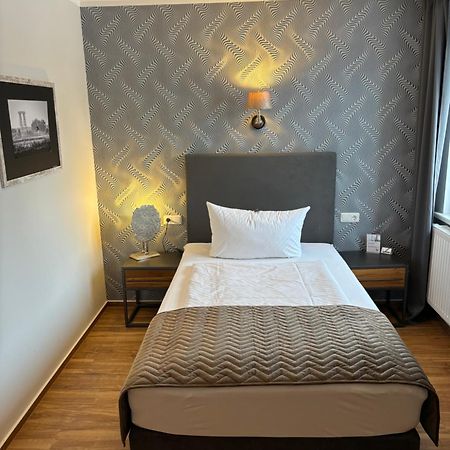 Hotel-Restaurant-Eiscafe Stadtmitte Bruck  Ngoại thất bức ảnh